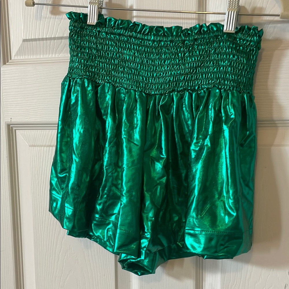 Main strip metallic stretch waist shorts, size small, green